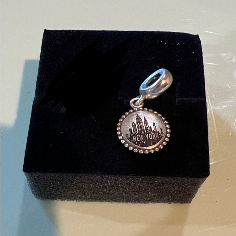 Authentic Pandora NYC Silver New York Dangle Charm!!!